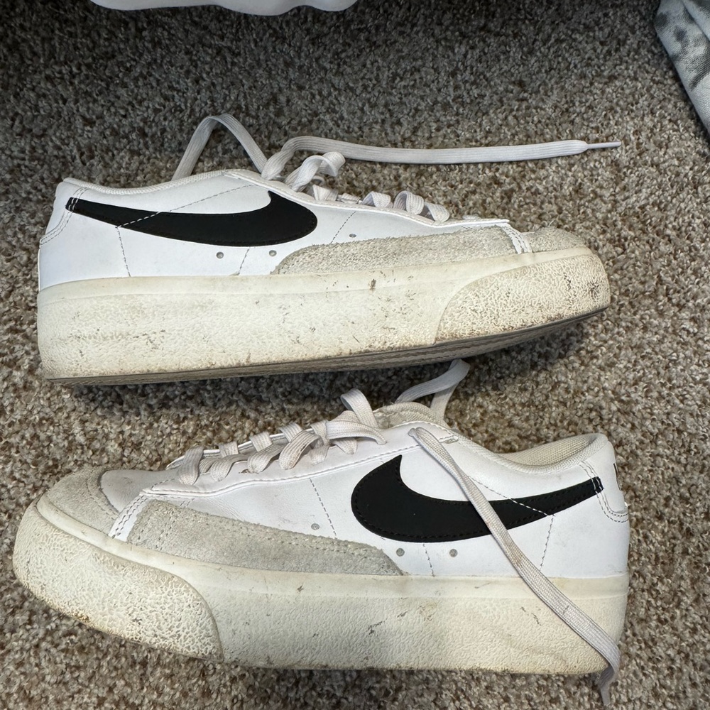 Nike Blazer Low Platform - Picture 2 of 5